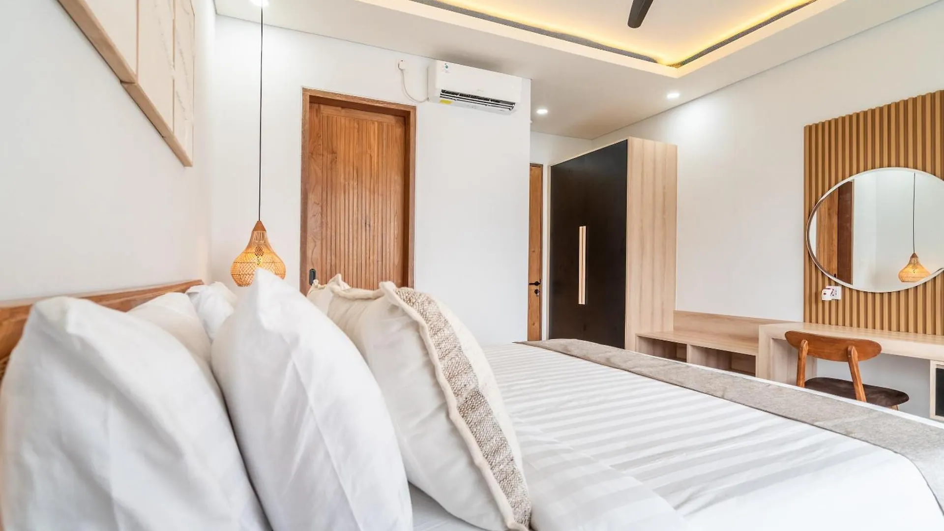 Shanti Villa - 3Br Luxury Private Pool Villa In Seminyak