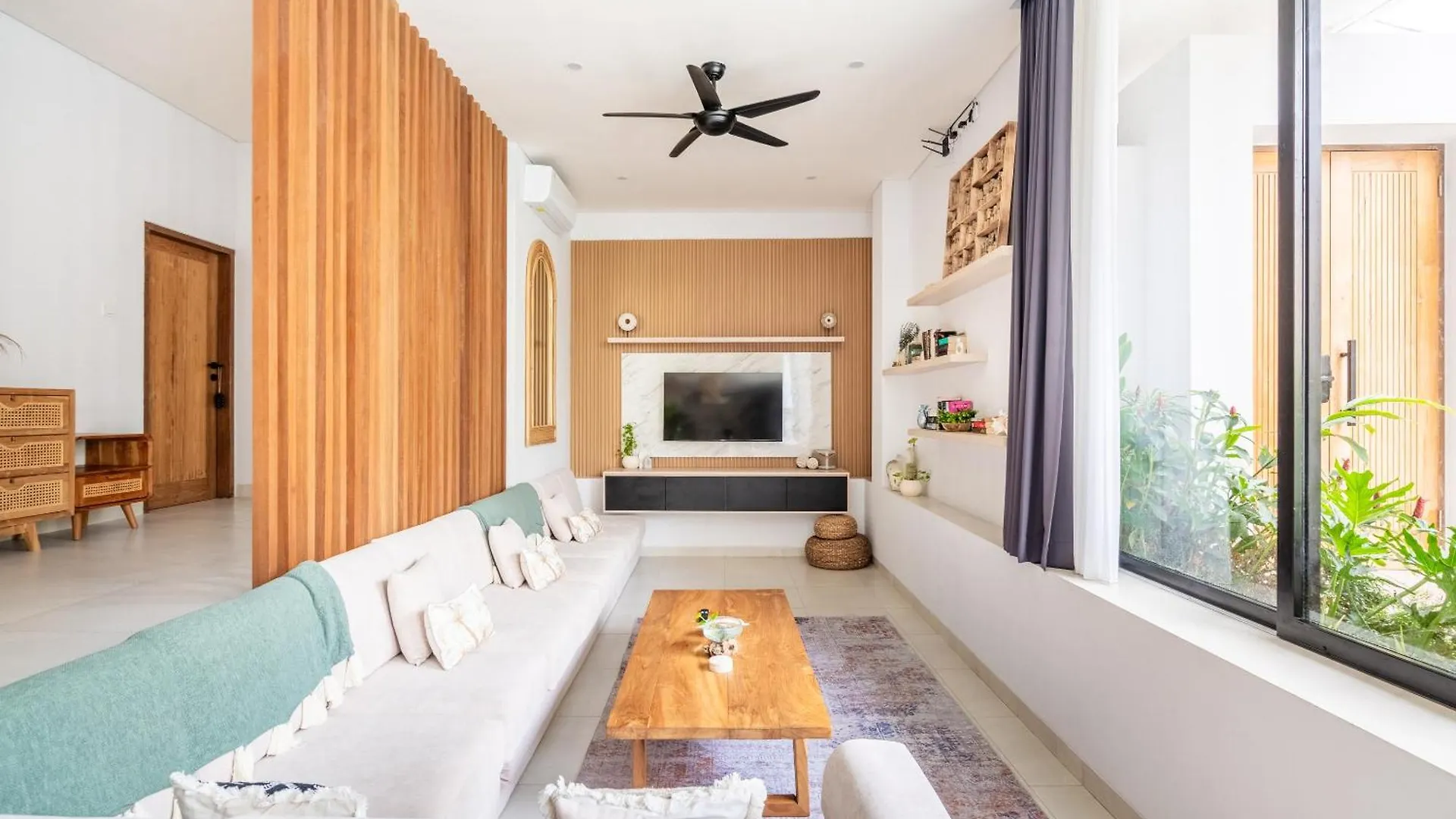 Shanti Villa - 3Br Luxury Private Pool Villa In Seminyak